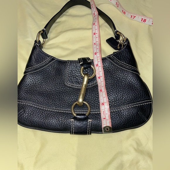 Small hobo bag… pebble leather authentic Coach purse with brass hardware - Picture 8 of 8